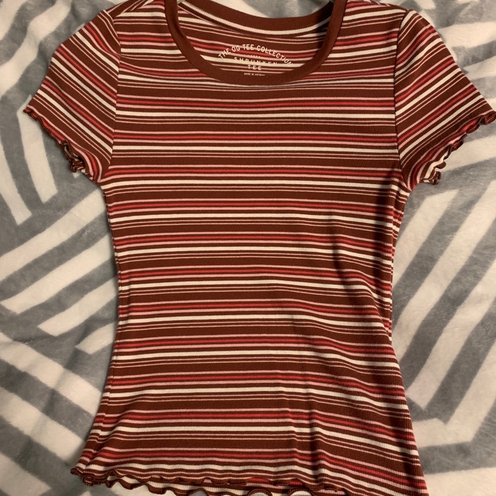 STRETCHY FALL COLORED TEE.
